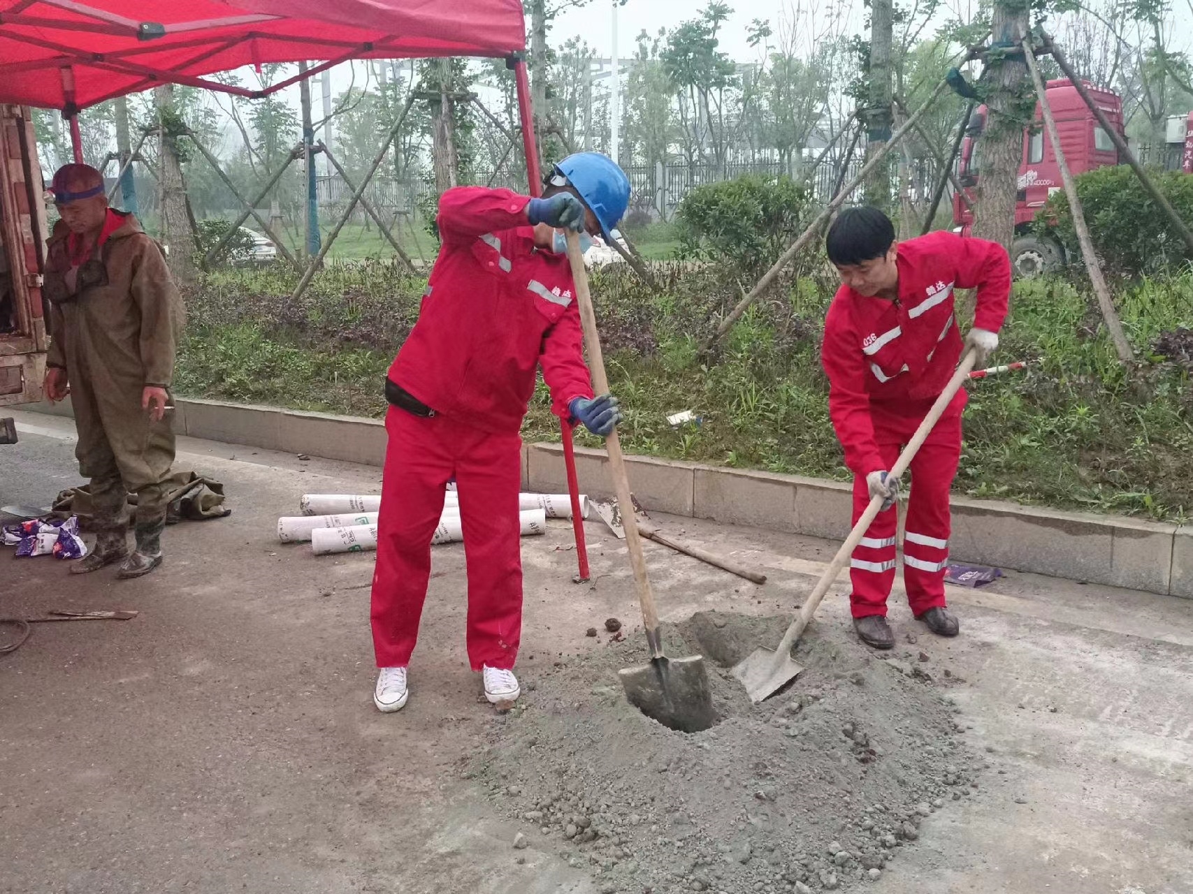 二七管道疏通哪家好】及时进行市政管道清淤